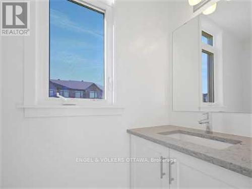 801 Anciano Crescent, Ottawa, ON - Indoor Photo Showing Bathroom