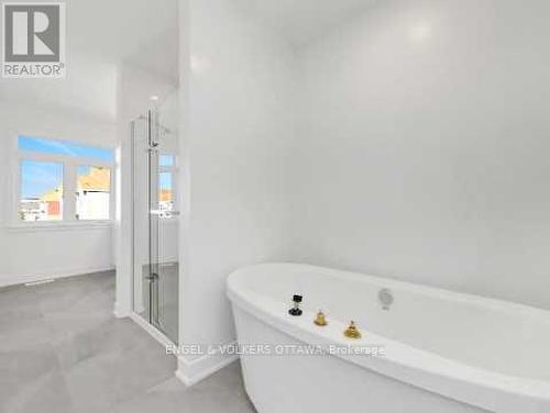 801 Anciano Crescent, Ottawa, ON - Indoor Photo Showing Bathroom