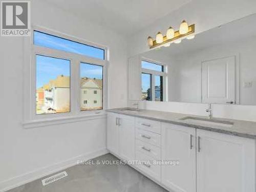 801 Anciano Crescent, Ottawa, ON - Indoor Photo Showing Bathroom