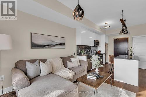 413 - 2785 Baseline Road, Ottawa, ON - Indoor Photo Showing Living Room