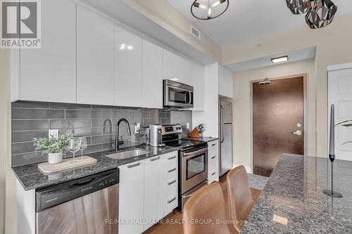 413 - 2785 Baseline Road, Ottawa, ON - Indoor Photo Showing Kitchen With Stainless Steel Kitchen With Upgraded Kitchen