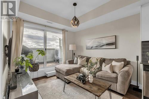 413 - 2785 Baseline Road, Ottawa, ON - Indoor Photo Showing Living Room