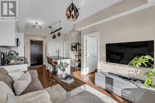 413 - 2785 Baseline Road, Ottawa, ON - Indoor Photo Showing Living Room