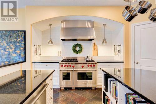 24 Schiller Crescent Nw, Calgary, AB - Indoor Photo Showing Kitchen