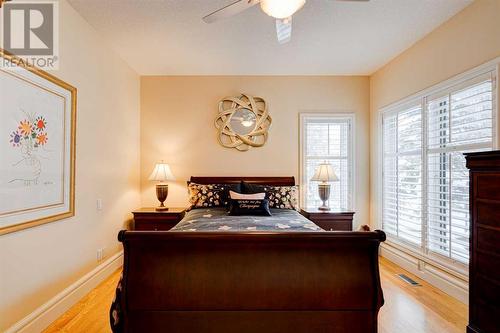 24 Schiller Crescent Nw, Calgary, AB - Indoor Photo Showing Bedroom