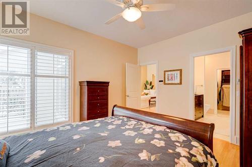 24 Schiller Crescent Nw, Calgary, AB - Indoor Photo Showing Bedroom