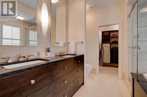 24 Schiller Crescent Nw, Calgary, AB - Indoor Photo Showing Bathroom