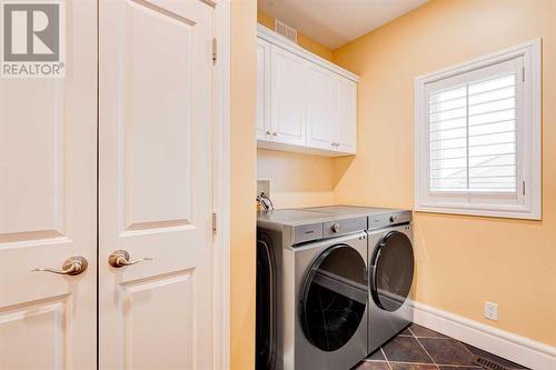 24 Schiller Crescent Nw, Calgary, AB - Indoor Photo Showing Laundry Room