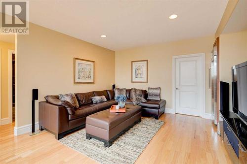 24 Schiller Crescent Nw, Calgary, AB - Indoor Photo Showing Living Room