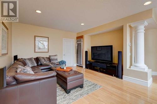 24 Schiller Crescent Nw, Calgary, AB - Indoor Photo Showing Living Room