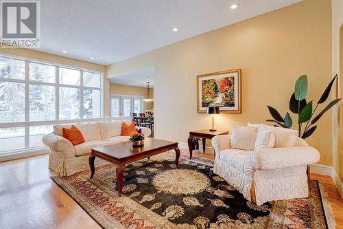 24 Schiller Crescent Nw, Calgary, AB - Indoor Photo Showing Living Room