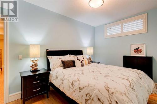 24 Schiller Crescent Nw, Calgary, AB - Indoor Photo Showing Bedroom