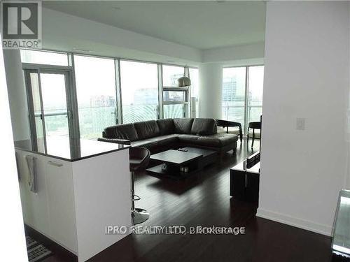 4708 - 14 York Street, Toronto, ON - Indoor Photo Showing Living Room