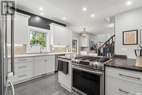 722 Brookhurst Lane, Saskatoon, SK - Indoor Photo Showing Kitchen With Upgraded Kitchen