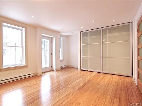 Master bedroom - 2201 Rue Florian, Montréal (Ville-Marie), QC - Indoor Photo Showing Other Room