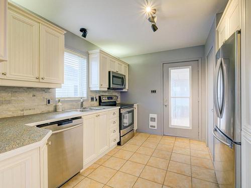 Cuisine - 88  - 90 Rue Jean-Talon, Saint-Jean-Sur-Richelieu, QC - Indoor Photo Showing Kitchen With Double Sink