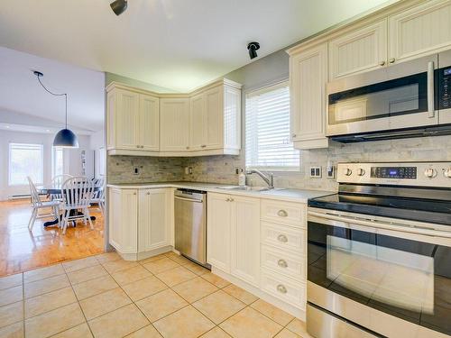 Cuisine - 88  - 90 Rue Jean-Talon, Saint-Jean-Sur-Richelieu, QC - Indoor Photo Showing Kitchen With Double Sink