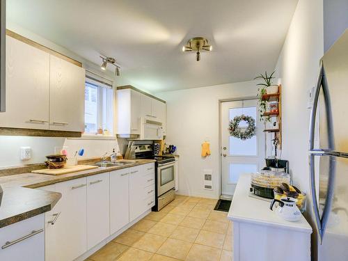 Cuisine - 88  - 90 Rue Jean-Talon, Saint-Jean-Sur-Richelieu, QC - Indoor Photo Showing Kitchen With Double Sink