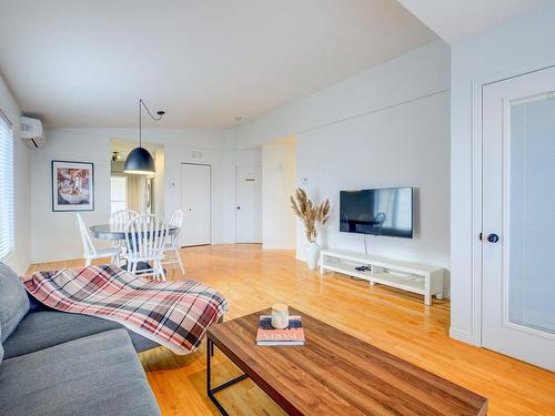 Salon - 88  - 90 Rue Jean-Talon, Saint-Jean-Sur-Richelieu, QC - Indoor Photo Showing Living Room