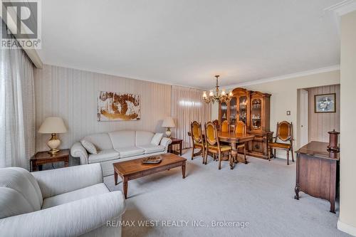 5 Picton Crescent, Toronto, ON - Indoor Photo Showing Living Room