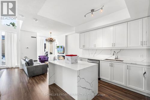 Th 102 - 9618 Yonge Street, Richmond Hill, ON - Indoor Photo Showing Kitchen