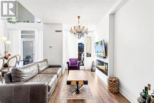 Th 102 - 9618 Yonge Street, Richmond Hill, ON - Indoor Photo Showing Living Room With Fireplace