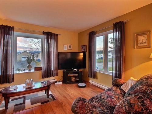 Living room - 50 Rue Girard, La Malbaie, QC - Indoor Photo Showing Living Room