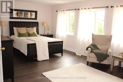 4617 Simmons Road E, Burlington, ON - Indoor Photo Showing Bedroom