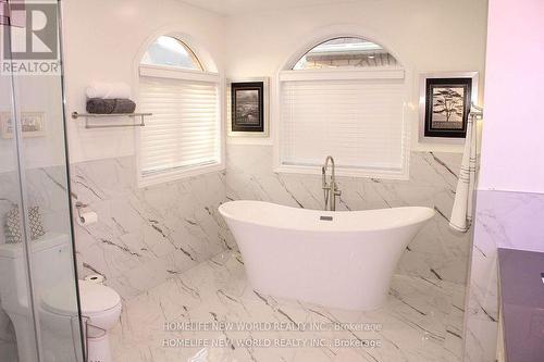 4617 Simmons Road E, Burlington, ON - Indoor Photo Showing Bathroom