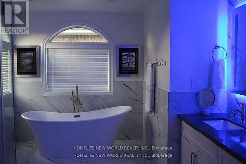 4617 Simmons Road E, Burlington, ON - Indoor Photo Showing Bathroom