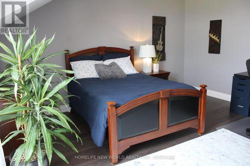 4617 Simmons Road E, Burlington, ON - Indoor Photo Showing Bedroom