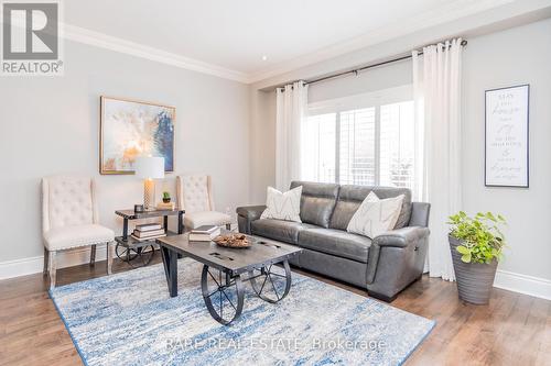 390 Barber Drive, Halton Hills, ON - Indoor Photo Showing Living Room