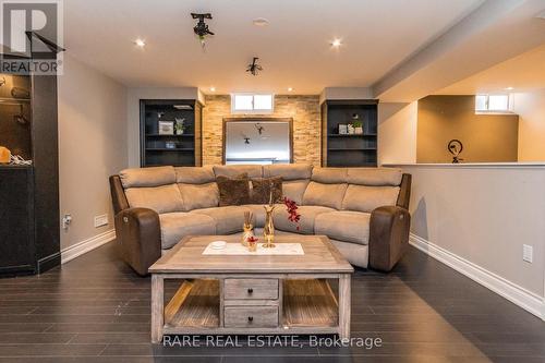 390 Barber Drive, Halton Hills, ON - Indoor Photo Showing Living Room