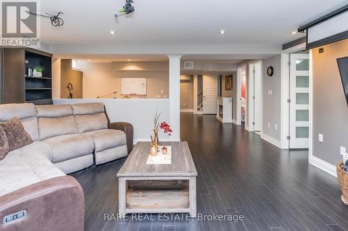 390 Barber Drive, Halton Hills, ON - Indoor Photo Showing Living Room