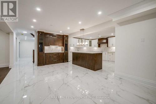 1436 Stonecutter Drive, Oakville, ON - Indoor Photo Showing Kitchen