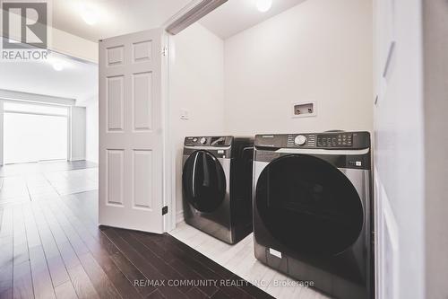 1028 Crowsnest Hollow, Pickering, ON - Indoor Photo Showing Laundry Room