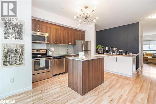 Eat-in kitchen with laminate floors and dual sink - 369 Essa Road Unit# 22, Barrie, ON - Indoor Photo Showing Kitchen With Upgraded Kitchen