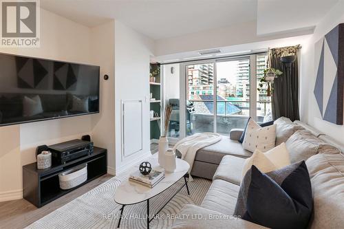 613 - 65 East Liberty Street, Toronto, ON - Indoor Photo Showing Living Room