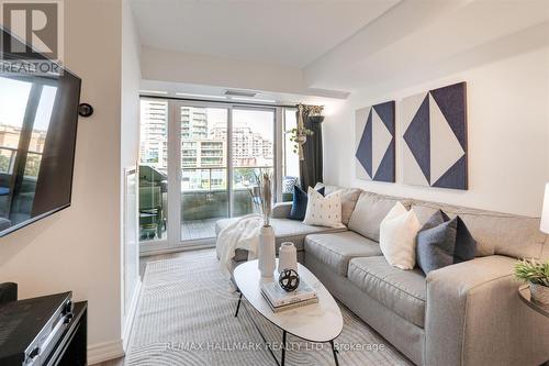 613 - 65 East Liberty Street, Toronto, ON - Indoor Photo Showing Living Room