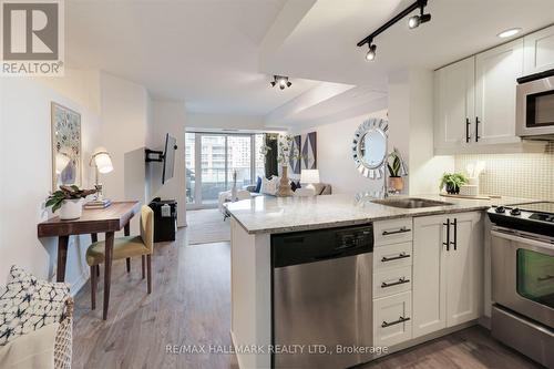 613 - 65 East Liberty Street, Toronto, ON - Indoor Photo Showing Kitchen With Upgraded Kitchen