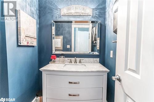 72 High Street, Barrie, ON - Indoor Photo Showing Bathroom