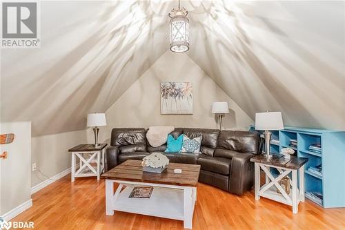 72 High Street, Barrie, ON - Indoor Photo Showing Living Room