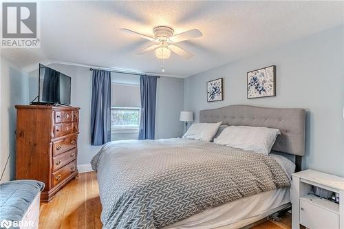 72 High Street, Barrie, ON - Indoor Photo Showing Bedroom