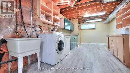 188 Hilltop Drive, East Gwillimbury, ON - Indoor Photo Showing Laundry Room