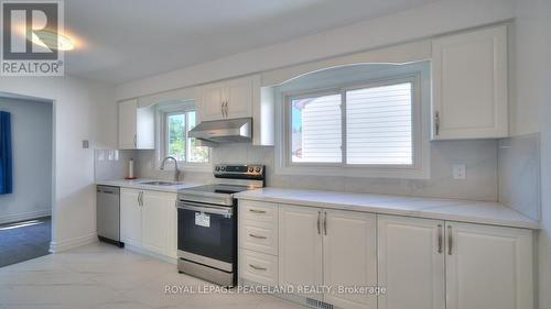 188 Hilltop Drive, East Gwillimbury, ON - Indoor Photo Showing Kitchen