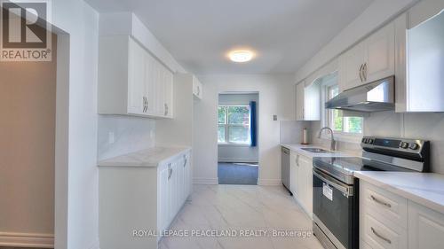 188 Hilltop Drive, East Gwillimbury, ON - Indoor Photo Showing Kitchen