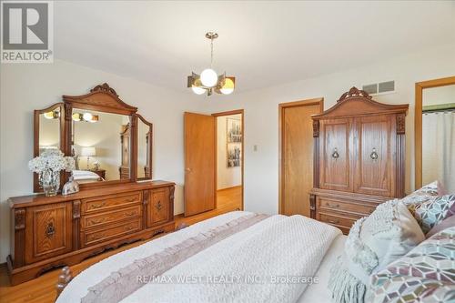 96 Harris Crescent, Vaughan, ON - Indoor Photo Showing Bedroom