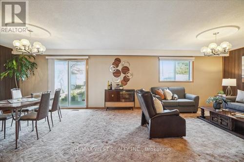 96 Harris Crescent, Vaughan, ON - Indoor Photo Showing Living Room