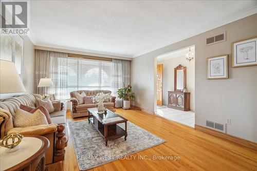 96 Harris Crescent, Vaughan, ON - Indoor Photo Showing Living Room