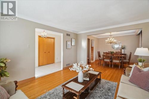 96 Harris Crescent, Vaughan, ON - Indoor Photo Showing Living Room